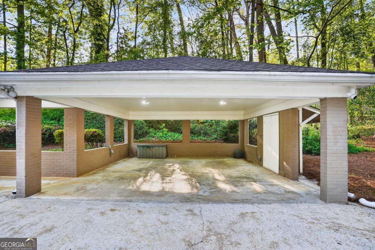 1190 W Wesley RD NW