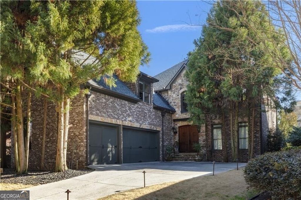 Photo of 33 Cliftwood Drive, Atlanta, GA 30328 (MLS # 10693557)