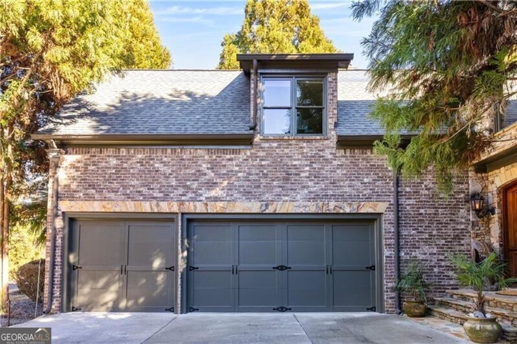 Photo of 33 Cliftwood Drive, Atlanta, GA 30328 (MLS # 10693557)