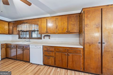 A home in Toccoa