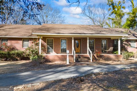 A home in Toccoa