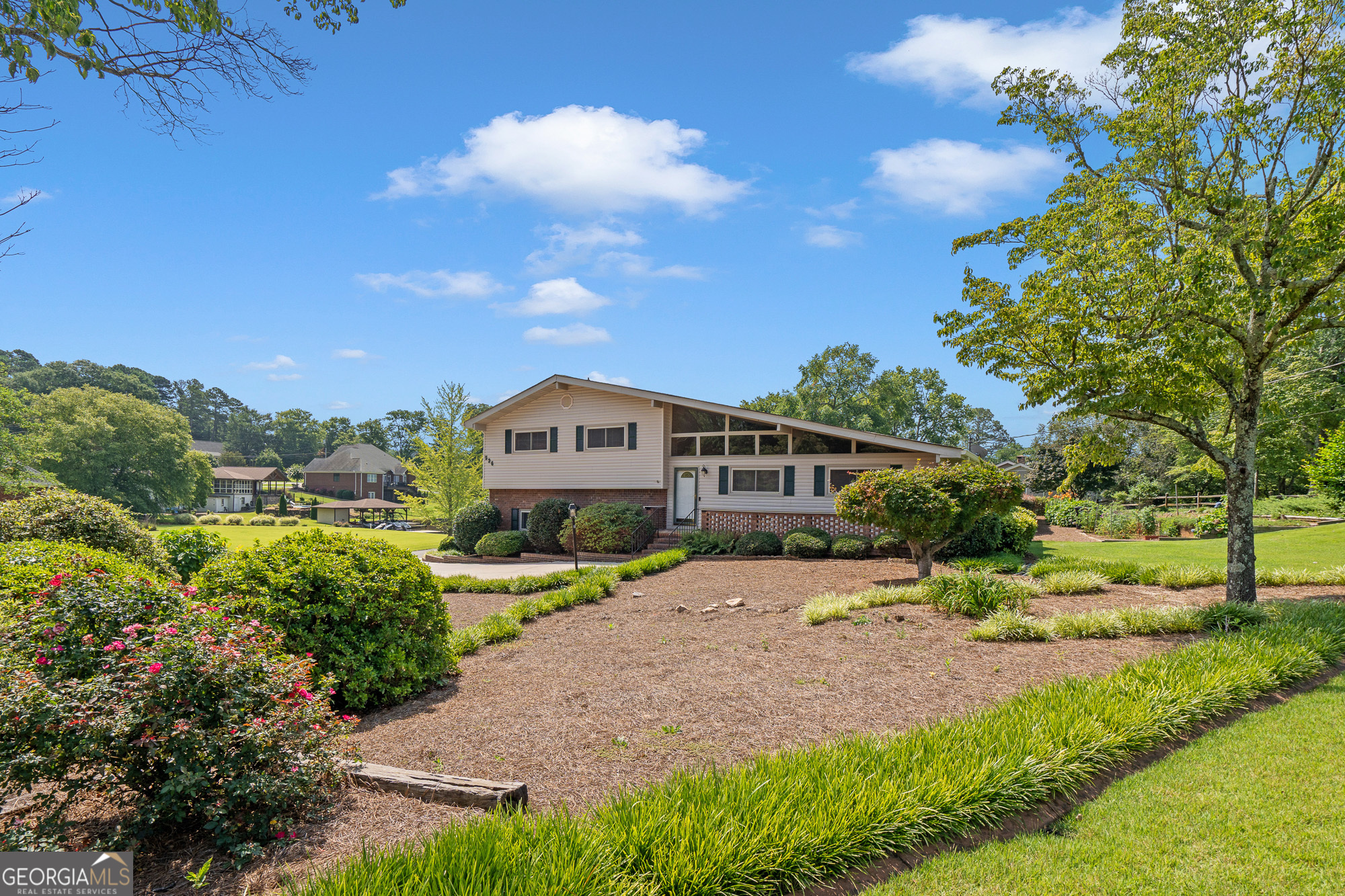 536 N Lakeshore DR