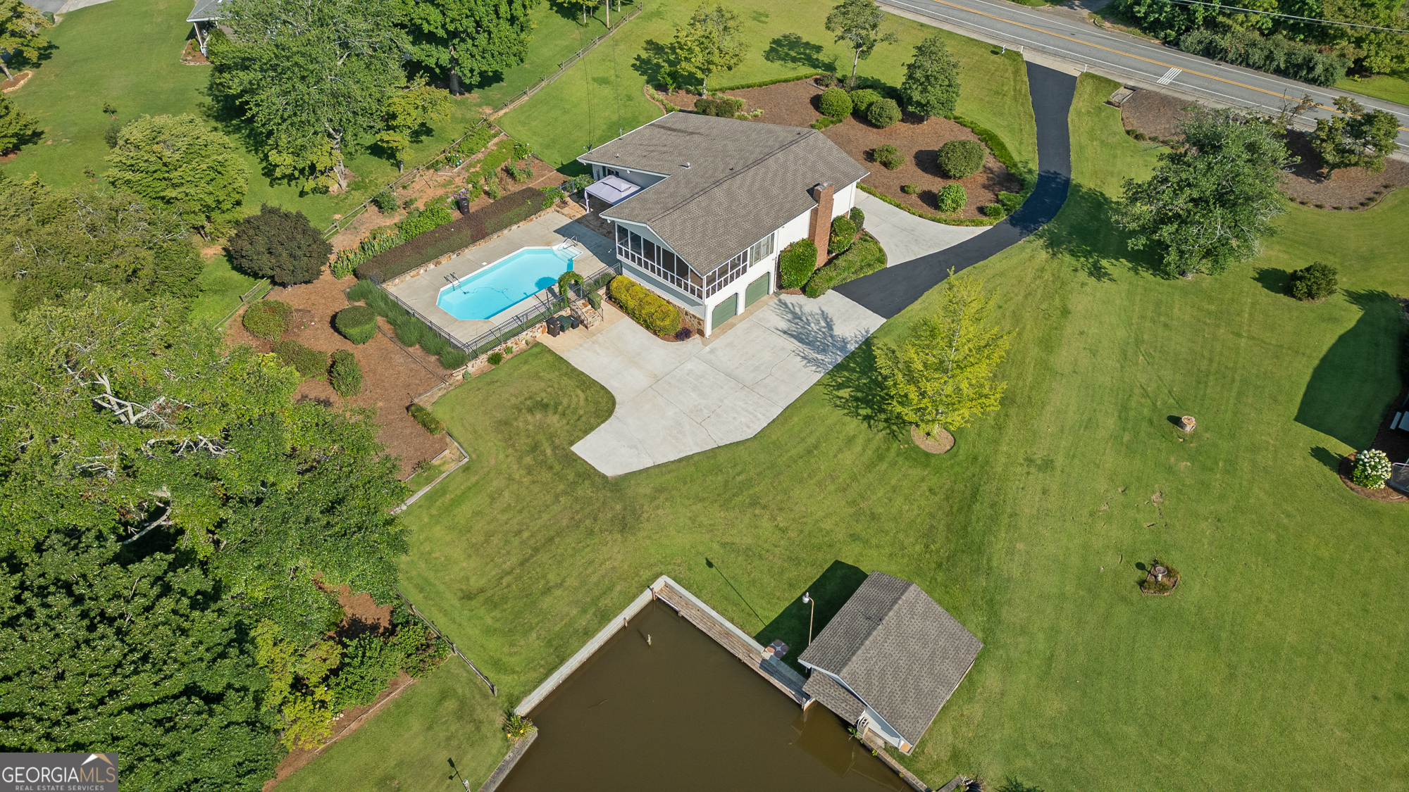 536 N Lakeshore DR