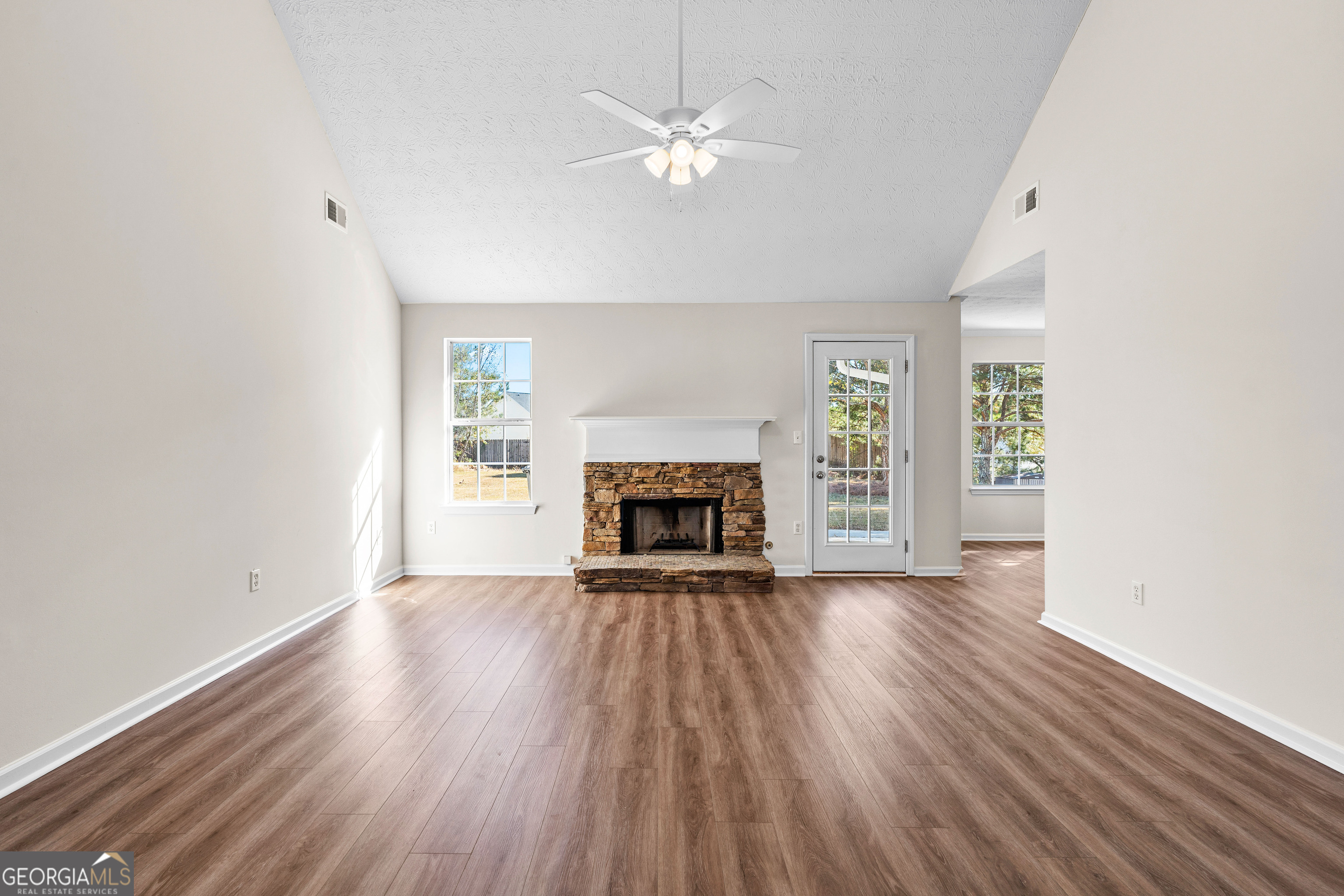 Covington, Georgia 30016, United States, 3 Bedrooms Bedrooms, ,2 BathroomsBathrooms,Residential,Pending,230381