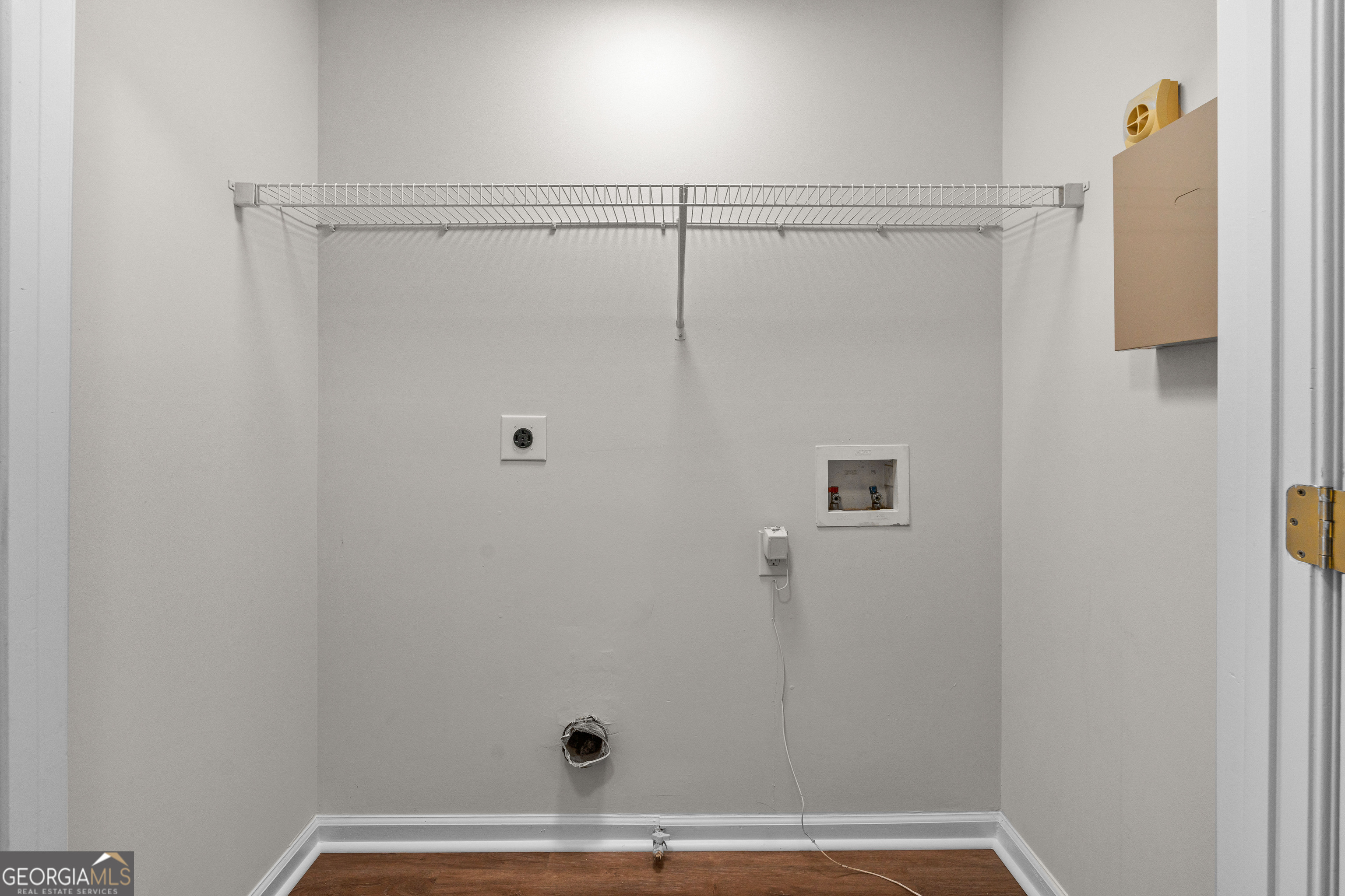 Covington, Georgia 30016, United States, 3 Bedrooms Bedrooms, ,2 BathroomsBathrooms,Residential,Pending,230381