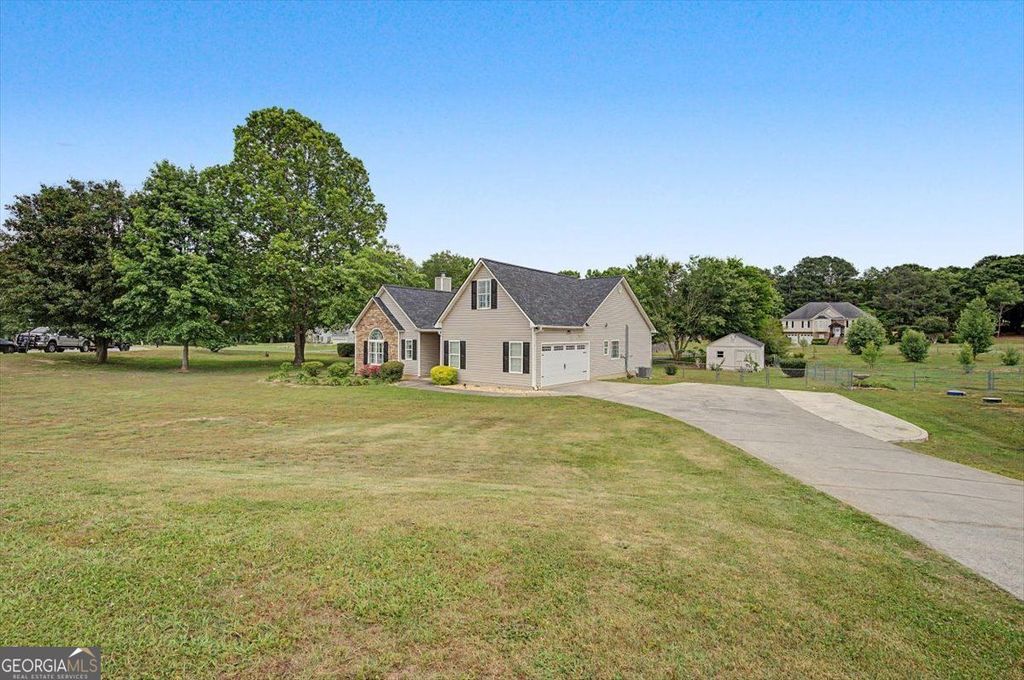 Photo of 203 Rosewood Drive SE, Calhoun, GA 30701 (MLS # 10770754)