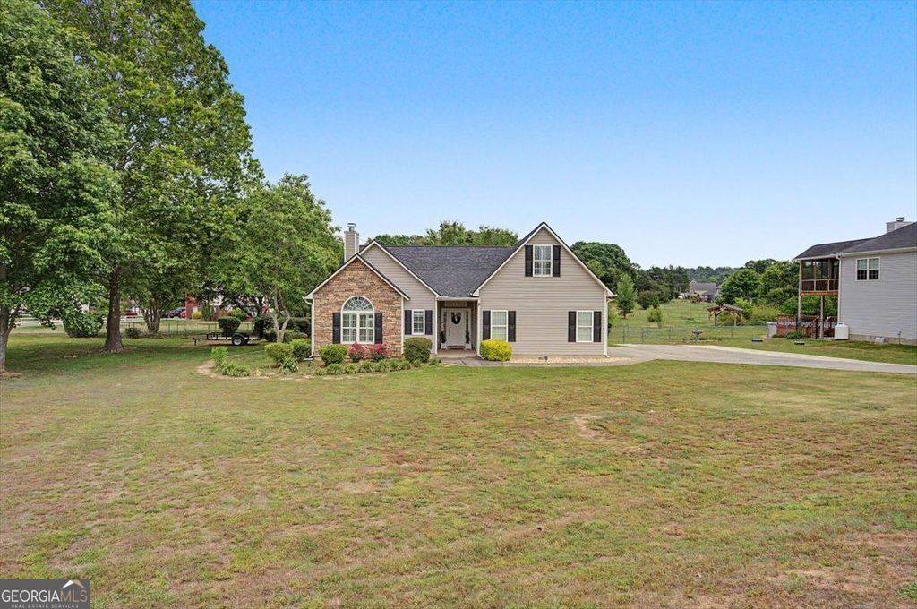 Photo of 203 Rosewood Drive SE, Calhoun, GA 30701 (MLS # 10770754)