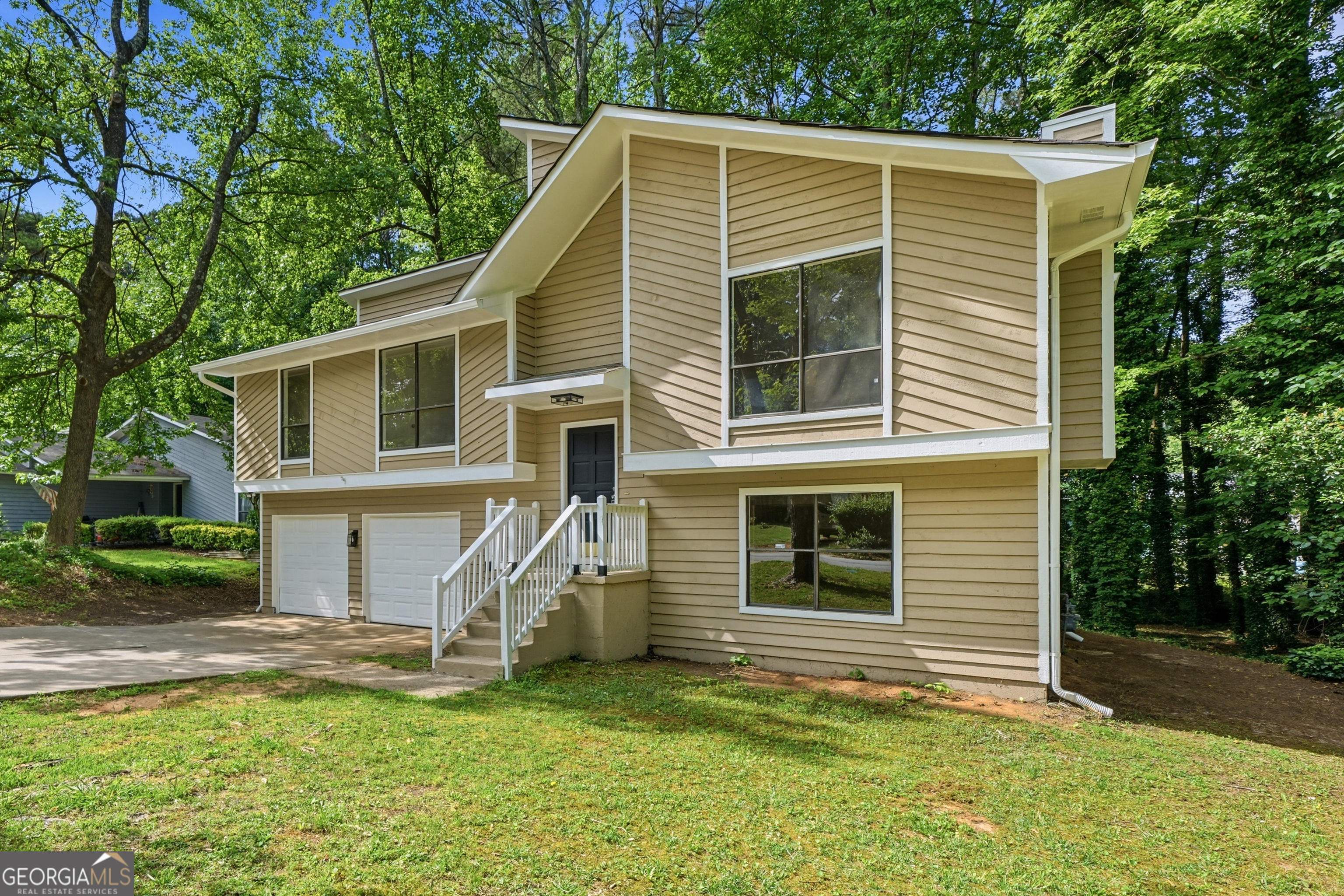 996 Park Forest Trl NW
