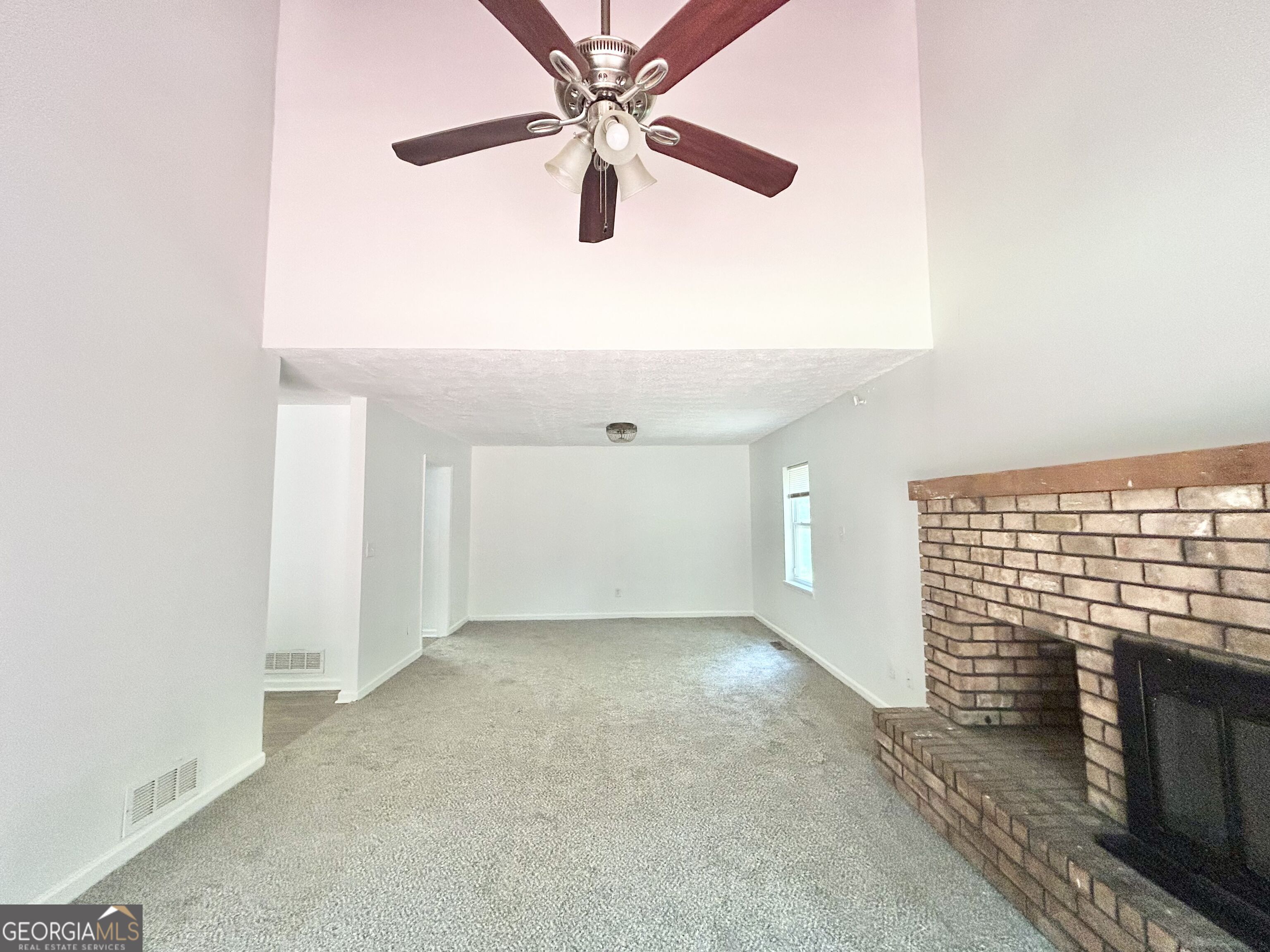 5968 Hilltop DR