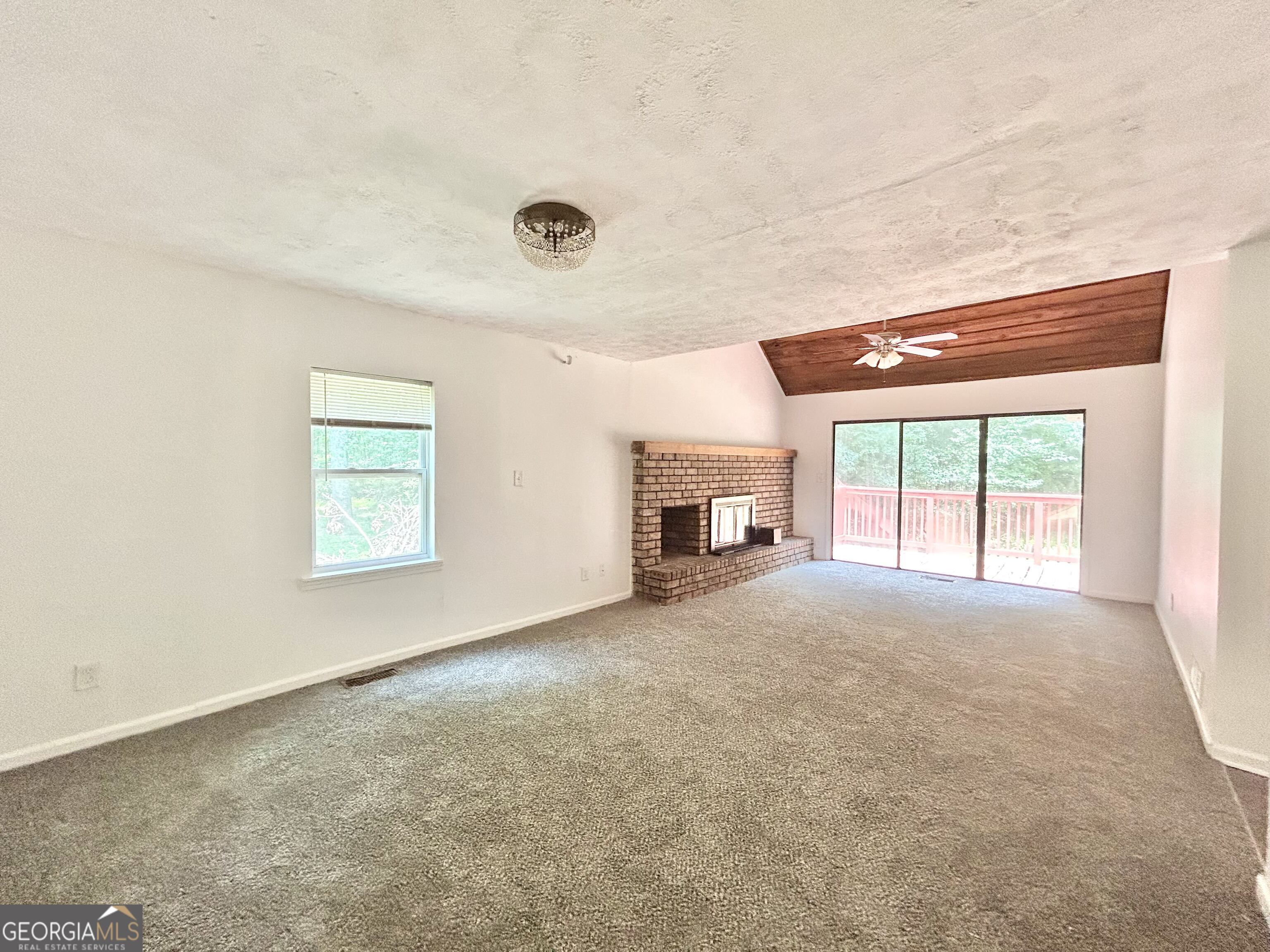 5968 Hilltop DR