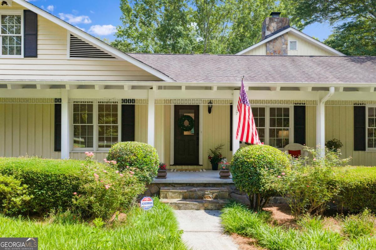 2324 E Cherokee DR