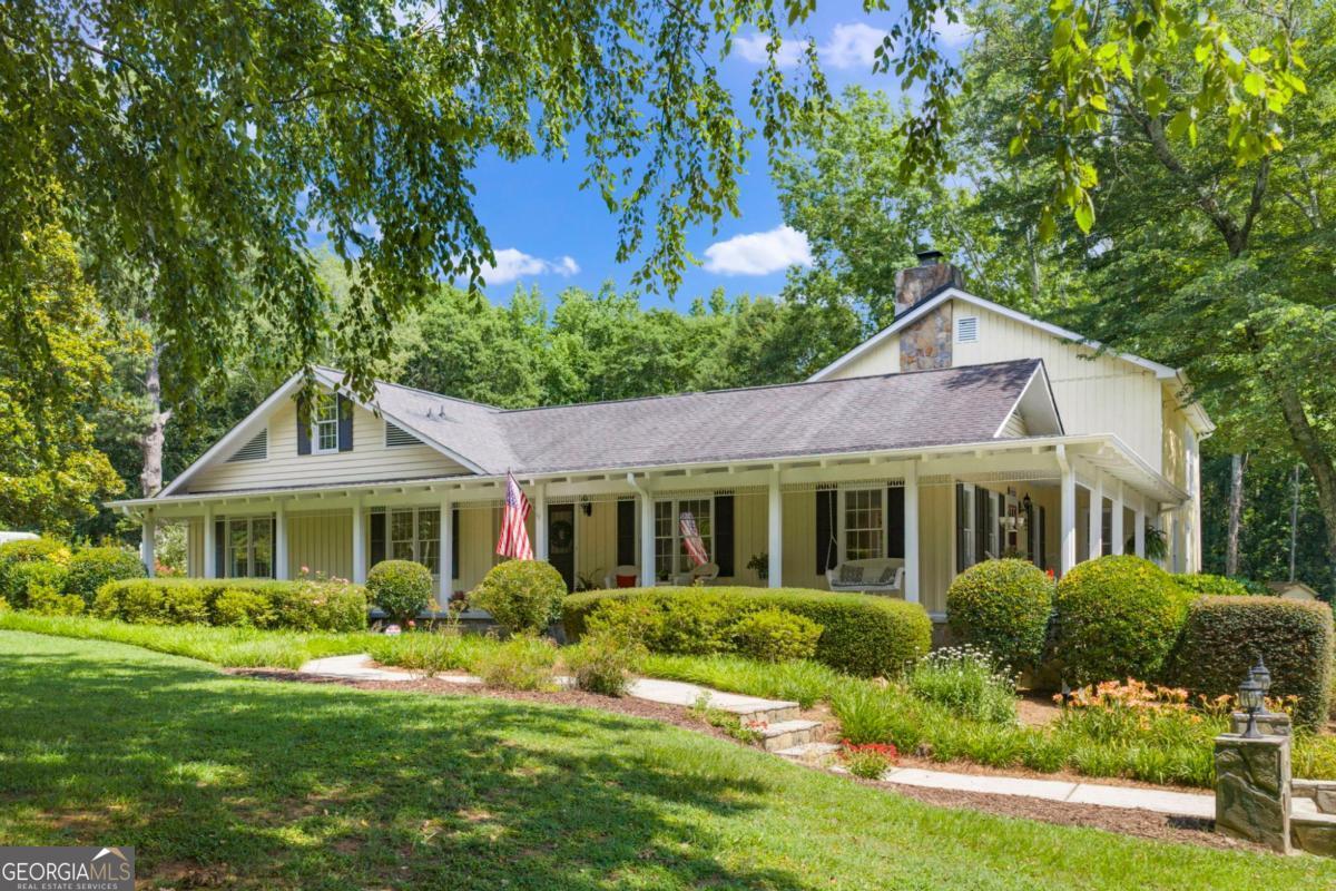 2324 E Cherokee DR