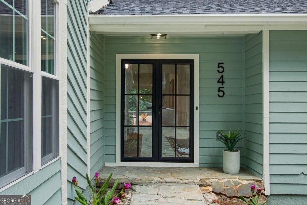 Photo of 545 Longleaf Dr, Roswell, GA 30075 (MLS # 10848167)