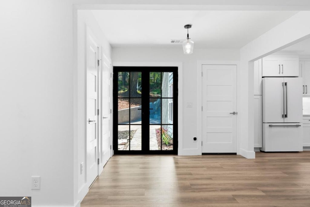 Photo of 545 Longleaf Dr, Roswell, GA 30075 (MLS # 10848167)