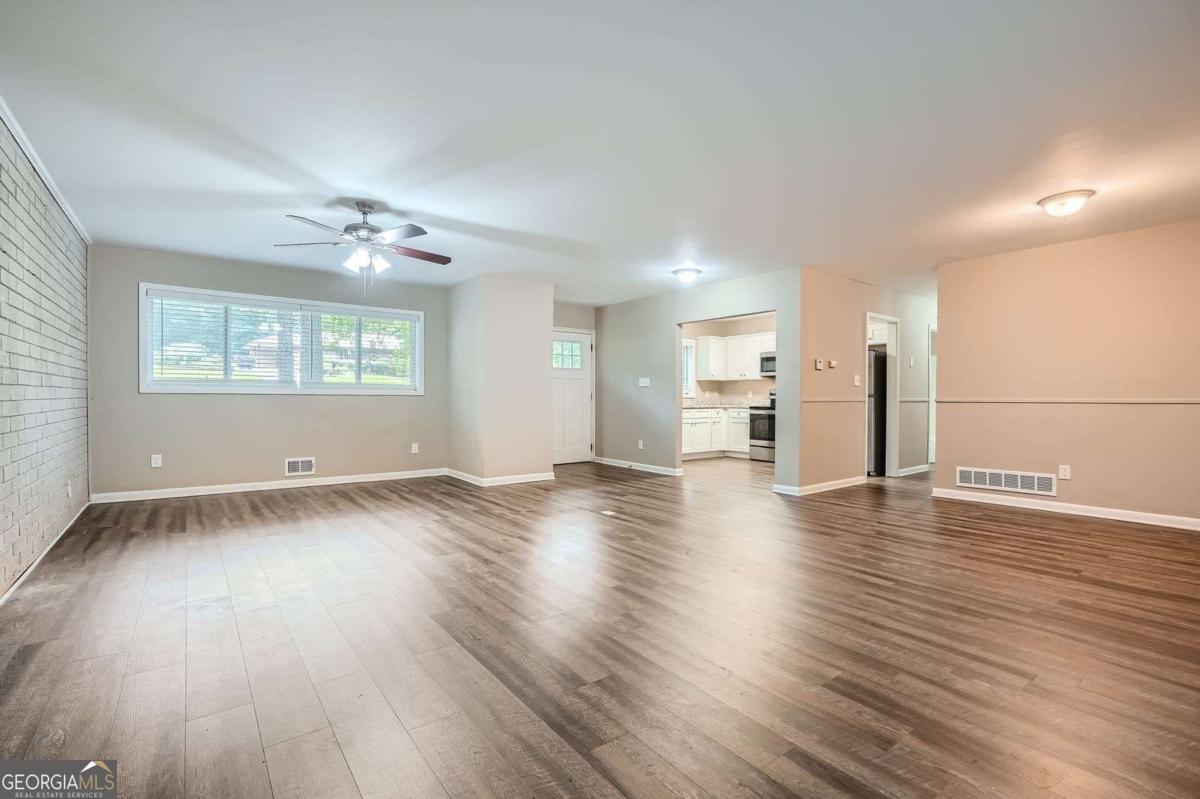 2184 Pemberton RD SW