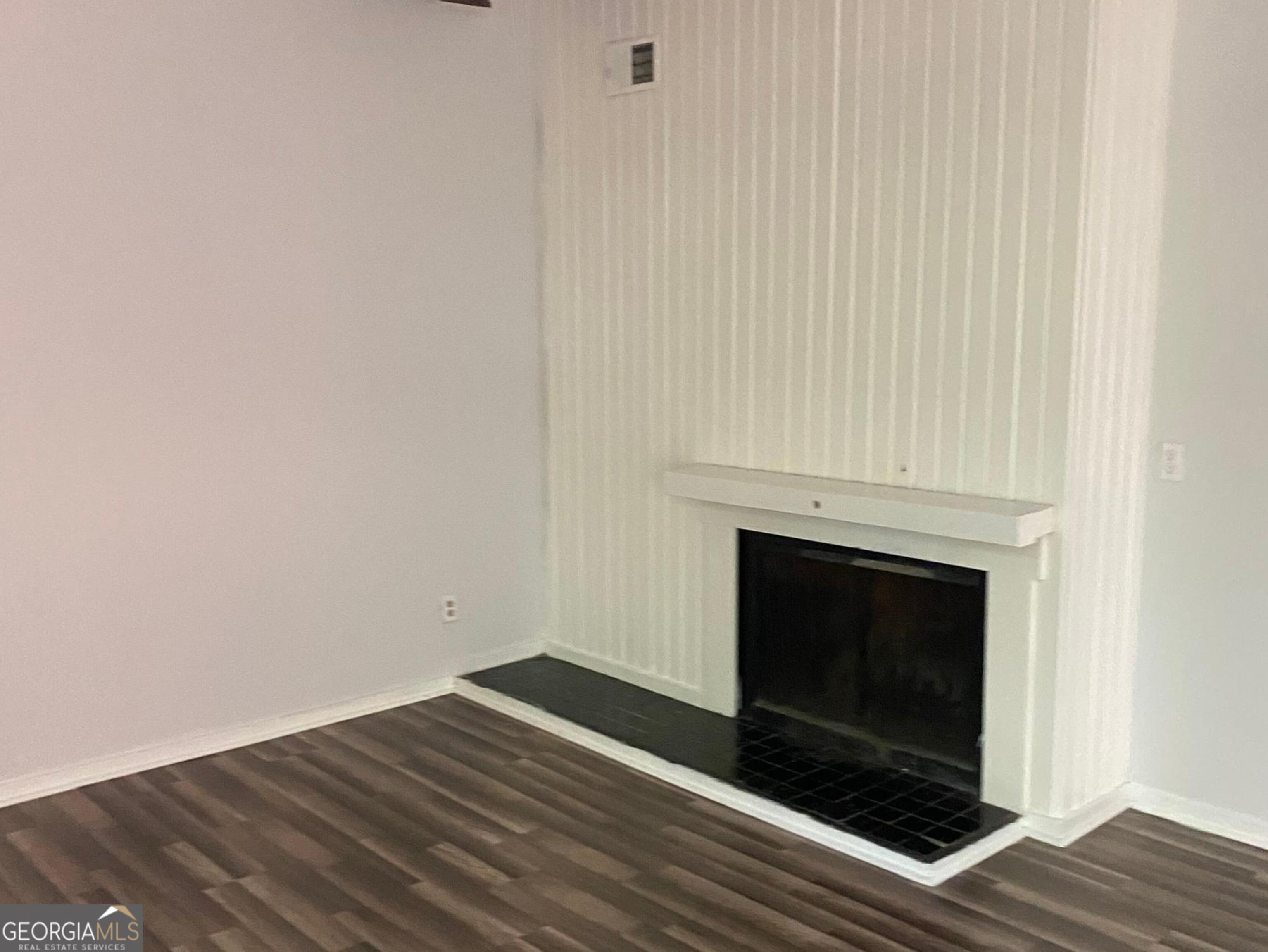 WELCOMING QUIET NEIGHBORHOOD 2 BEDROOMS WITH 2 BATHS AVAILABLE MAY1, 2025. CLOSE TO INTERSTATE 20, SHOPPING, PUBLIC TRANSPORATION AND MORE.