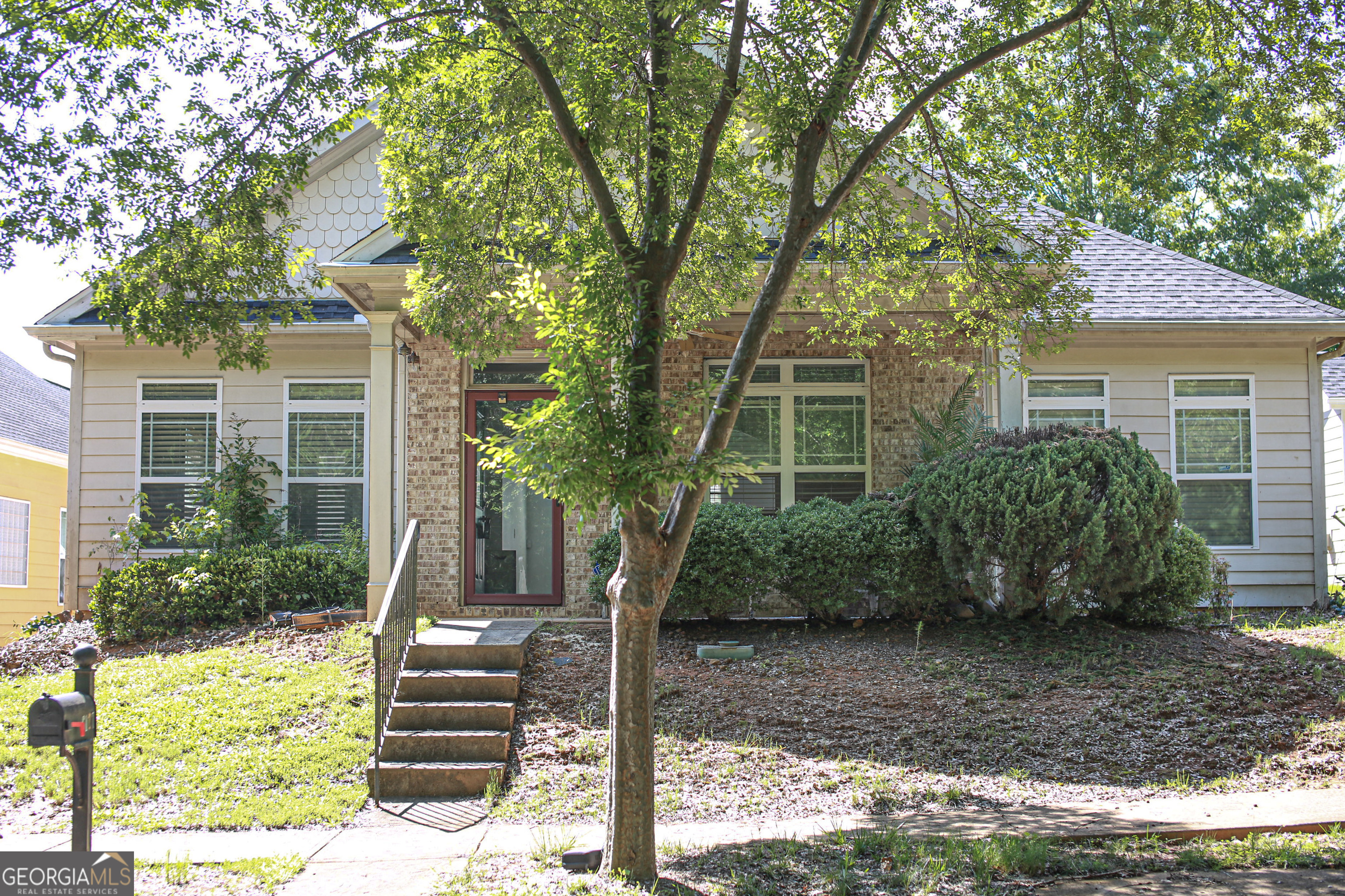 This is the Ranch Home that you have been waiting for! Situated in a community of five lakes, this 3bedroom/2bath home has been freshly painted, updated with new flooring and more. Move in ready. HOA gets you swimming pool, tennis courts, playground and club house. Enjoy the covered front porch. Tray ceiling in The Primary Bedroom. En Suite features a Separte shower, walkin Tub for your comfort and convenience. Don't delay! Make an offer today.