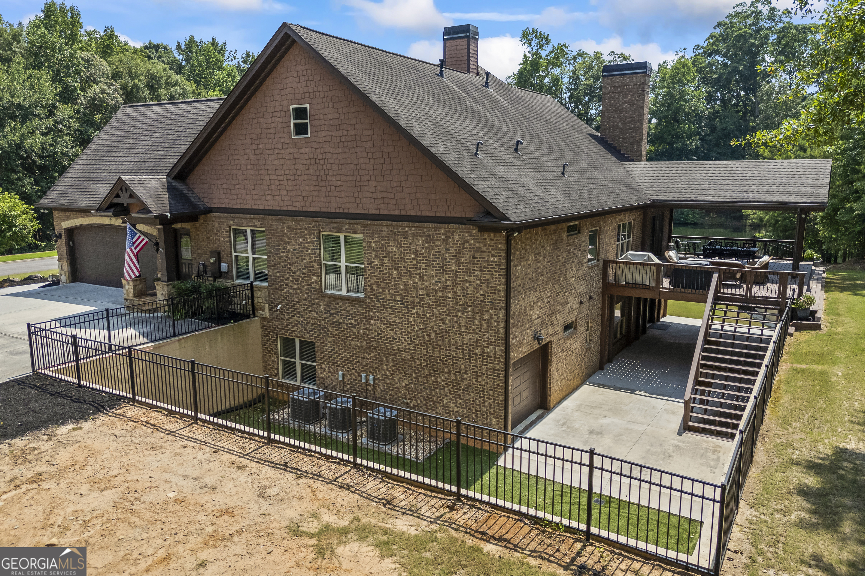 1005 Renfroe Lake DR