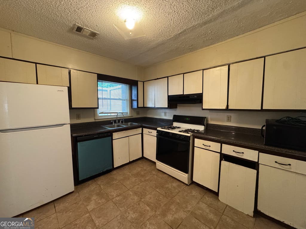 Photo of 5140 High Point Road #21, Union City, GA 30291 (MLS # 10801358)