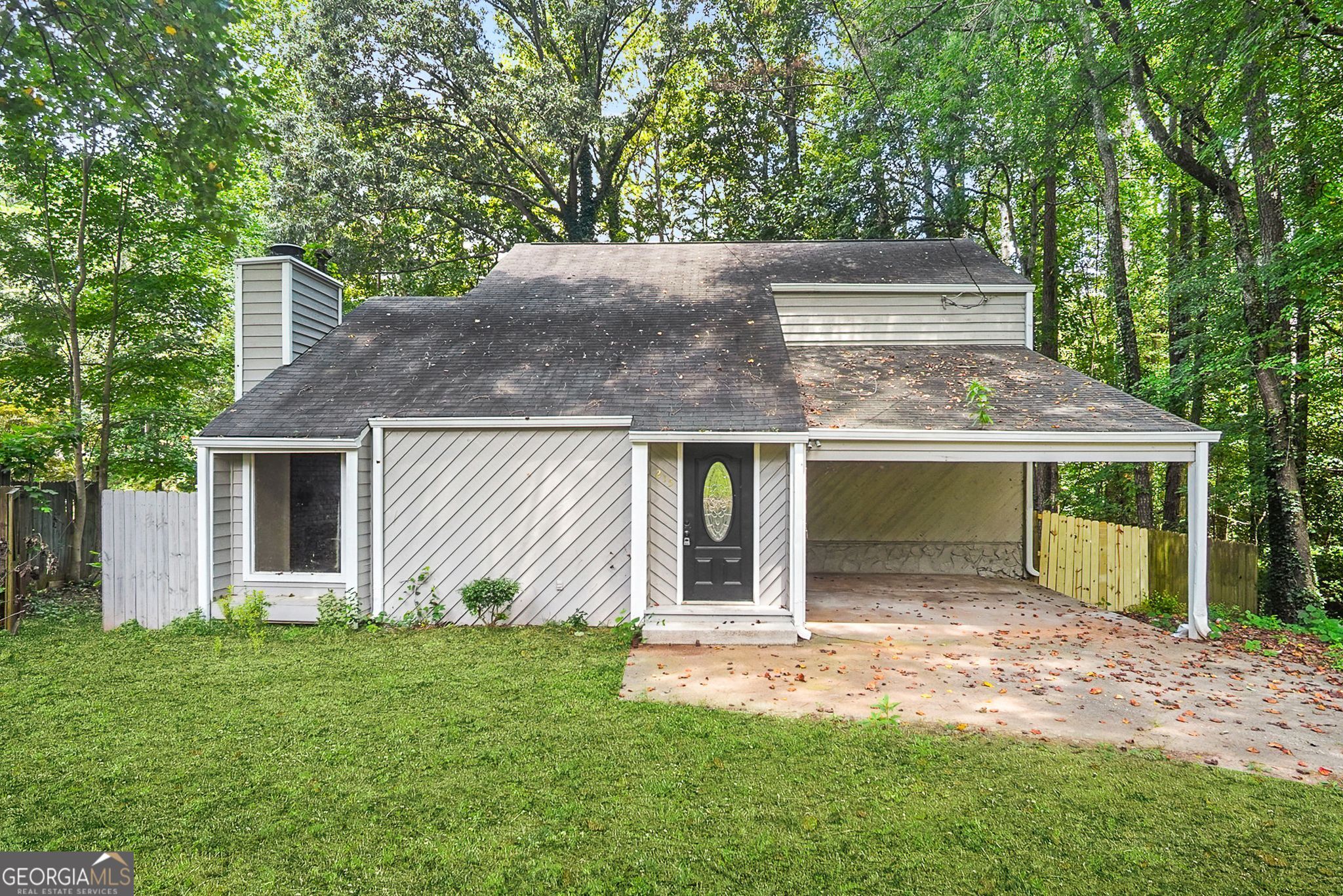 Prepare to fall in love! This isn't just a house; it's a completely transformed haven. Picture yourself in a gorgeous, brand-new kitchen, unwinding in luxurious baths, and enjoying the fresh, bright atmosphere created by new paint and flooring. The spacious deck and backyard offer endless possibilities for outdoor enjoyment. This rare find, in pristine condition and close to all amenities, won't be available for long. Make this dream home yours today!