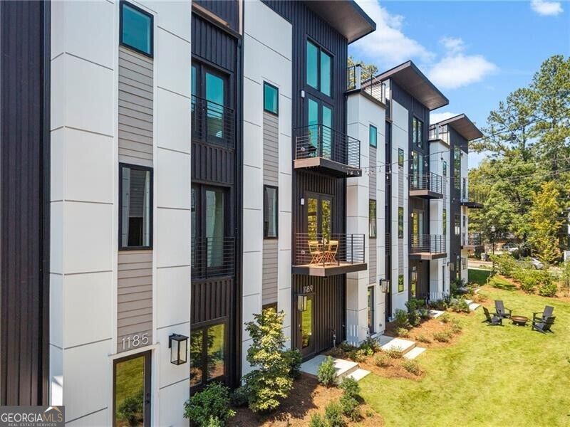 1189 Frederick WALK