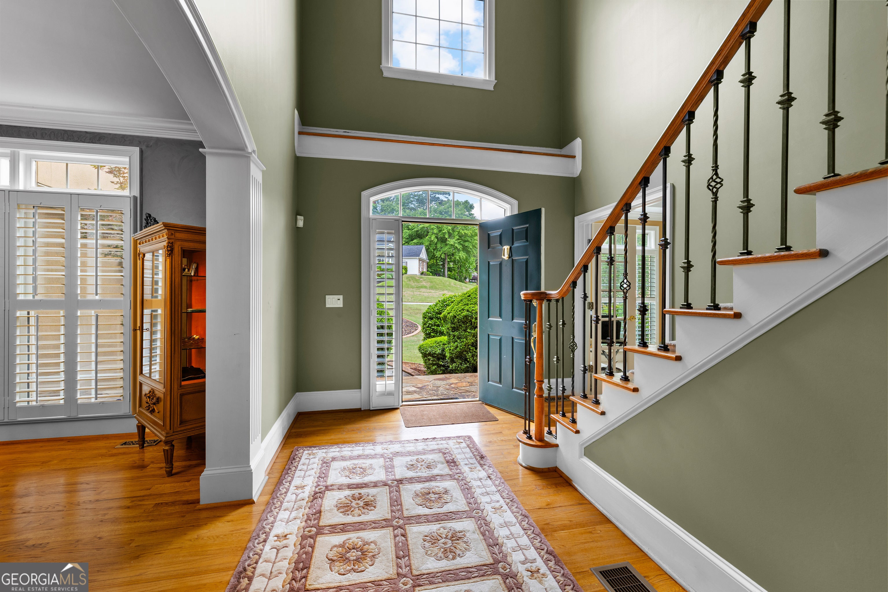 348 Loring LN