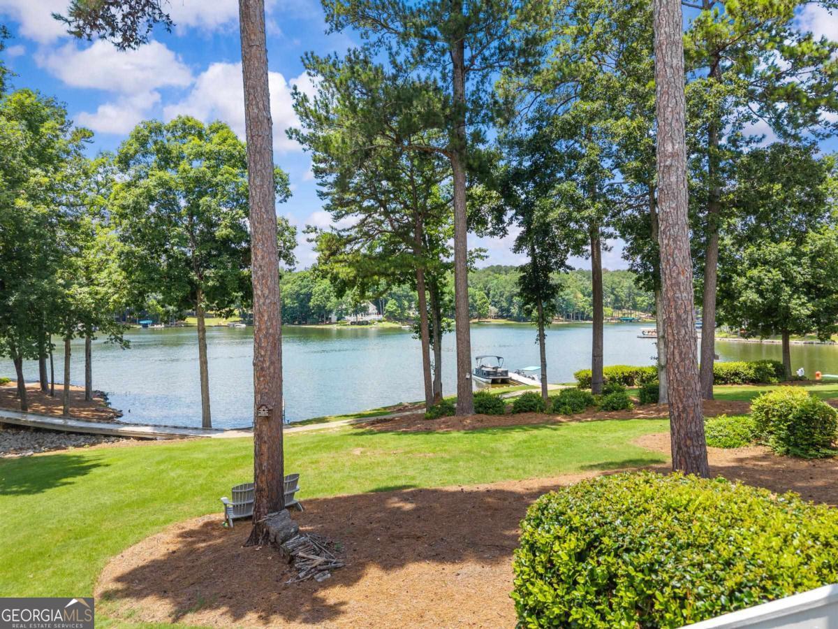 1103 Village LOOP