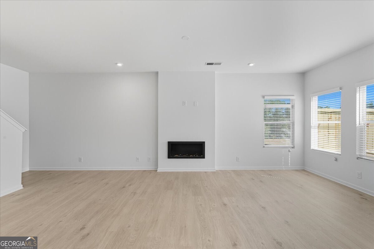 1186 PARK CENTER CIR