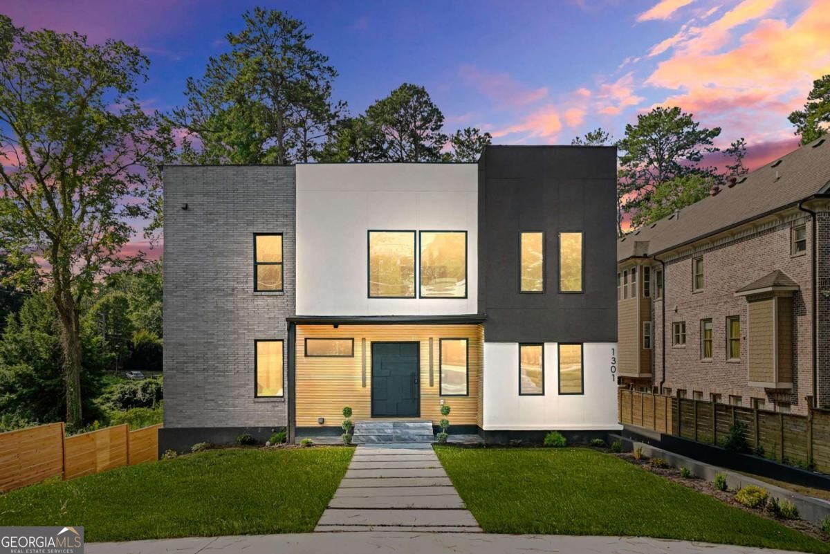 1301 Lavista RD NE