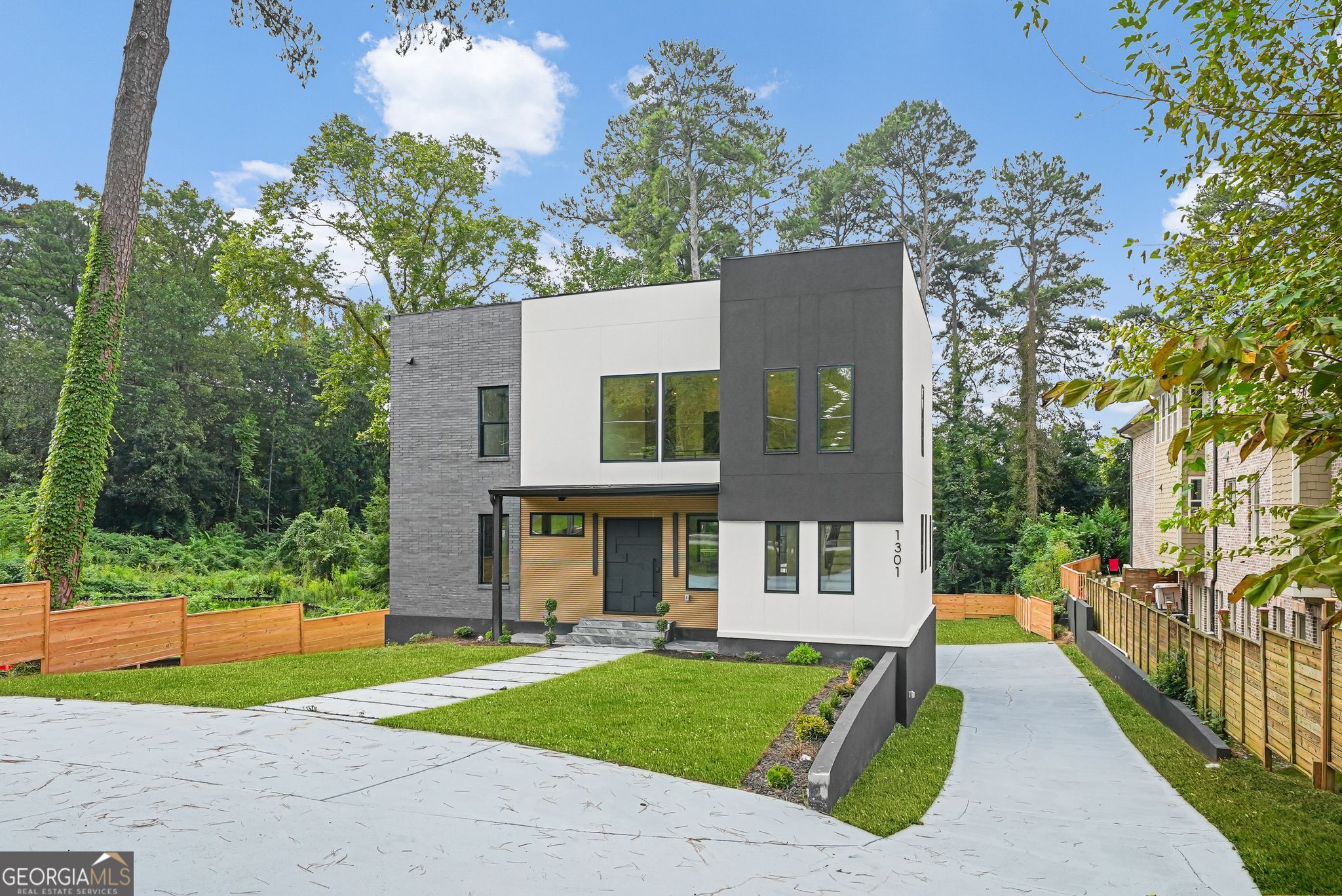 1301 Lavista RD NE