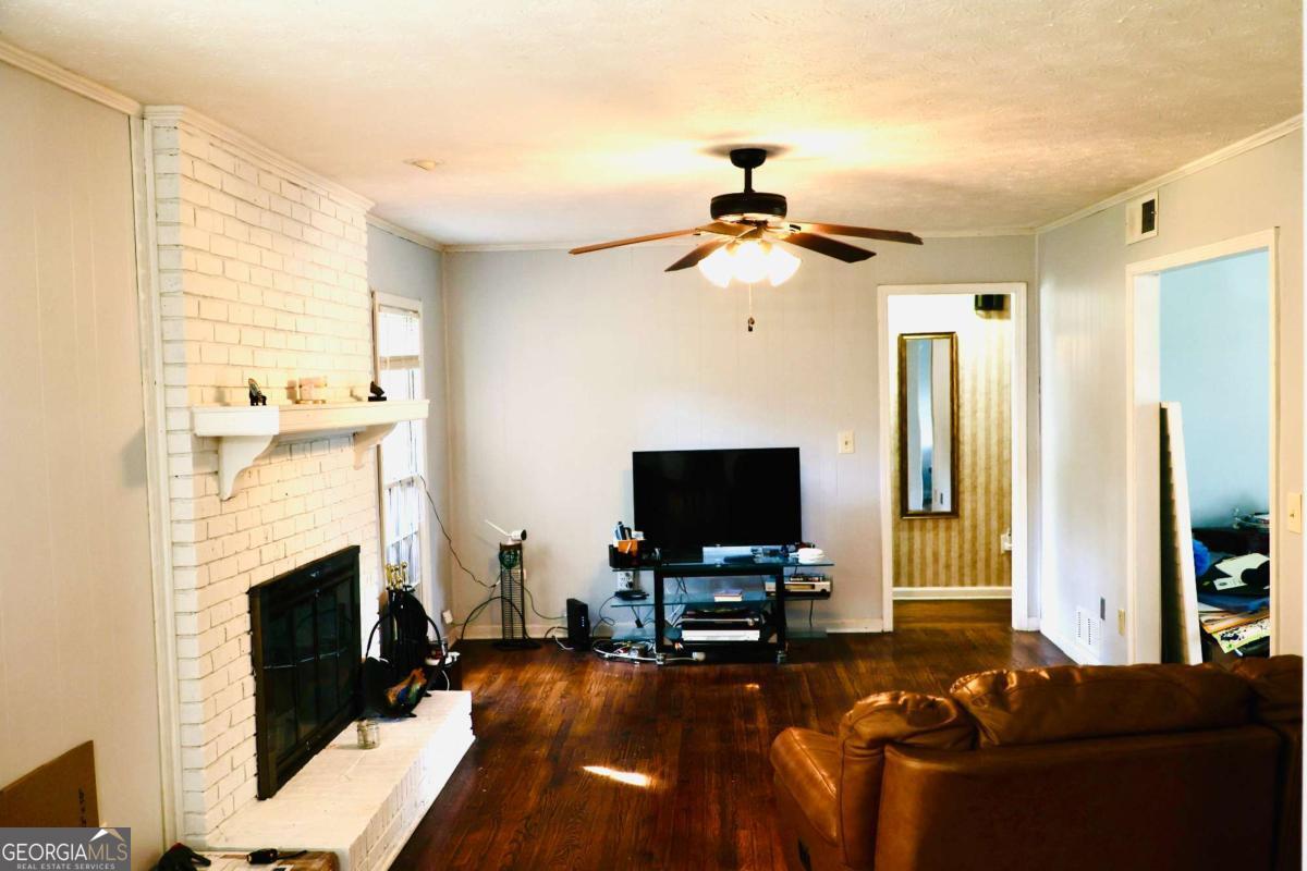 5578 Four Winds DR SW