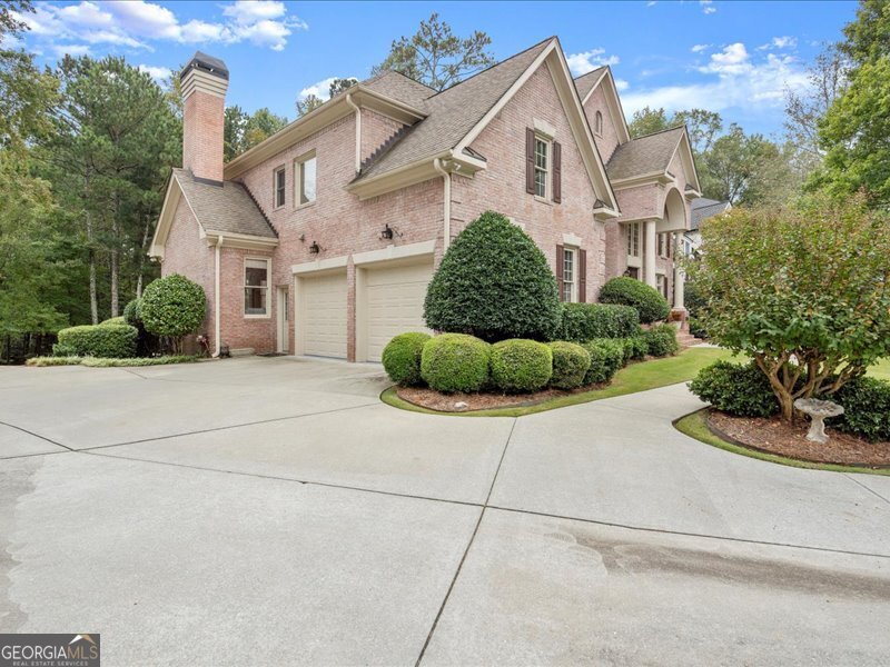 585 Meadows Creek DR