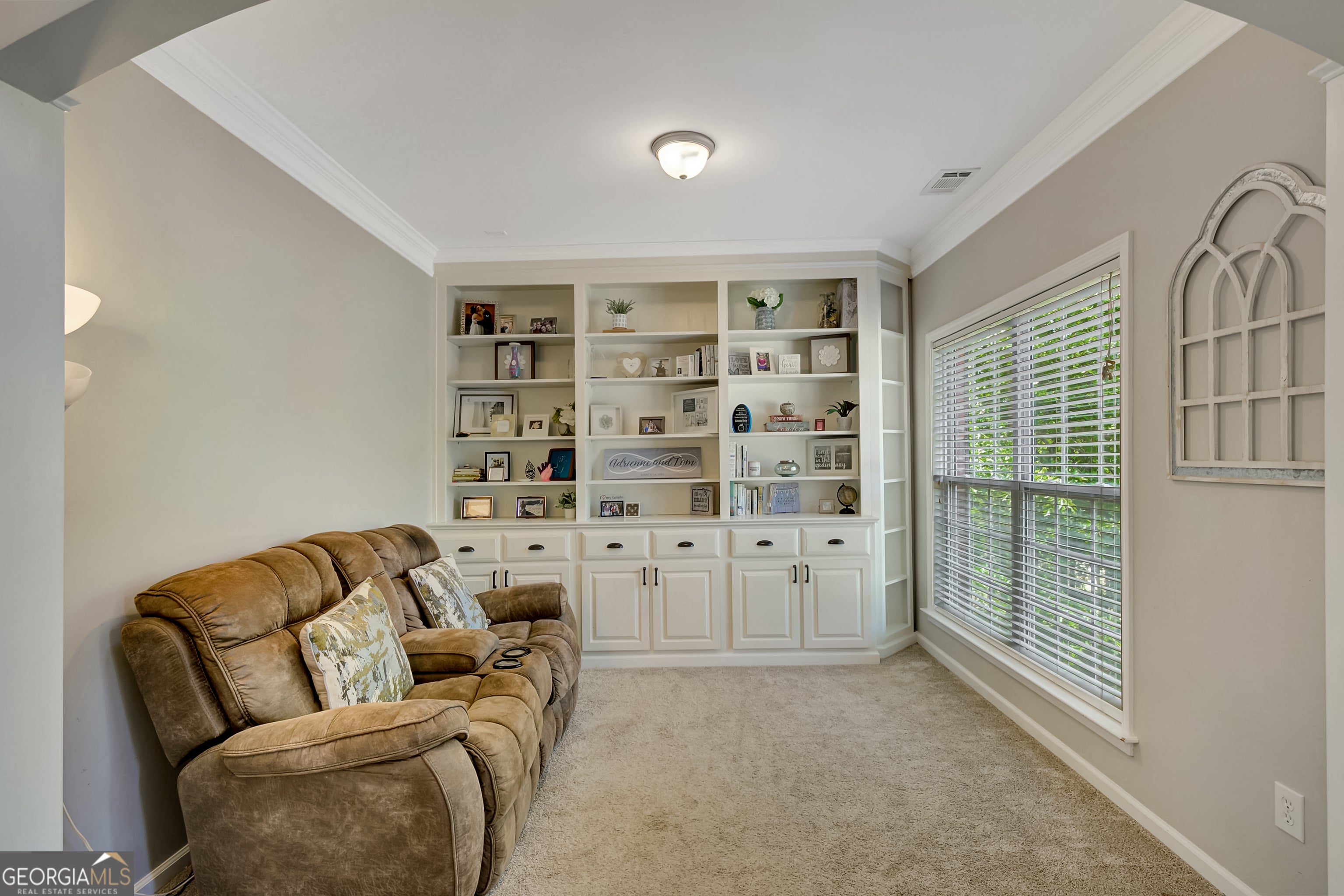 381 Rosebay LN
