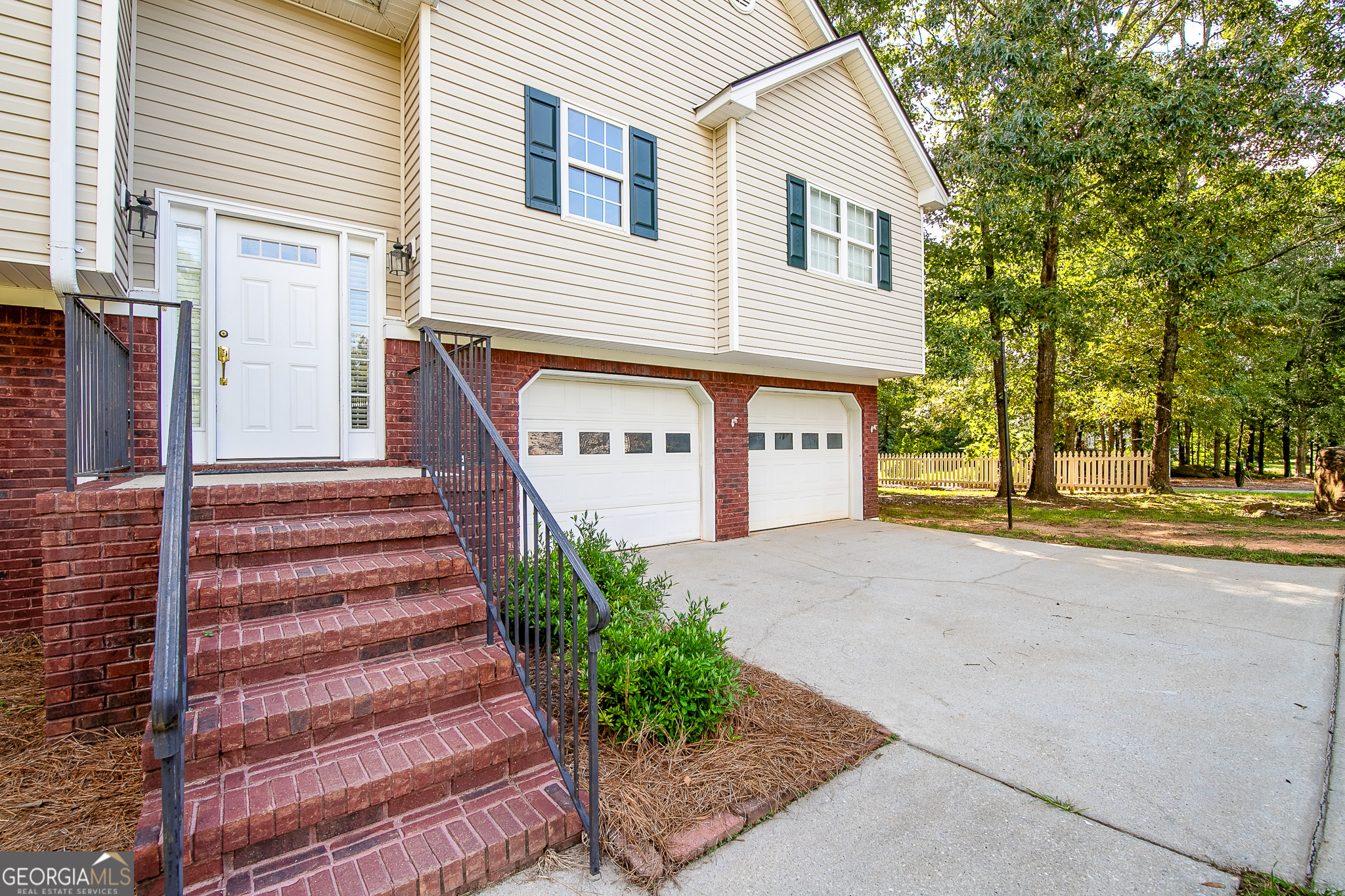 544 Academy Woods DR