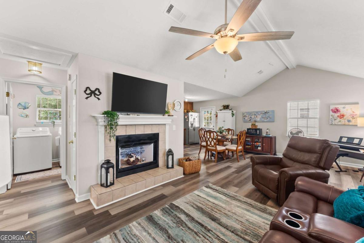 2560 Fairlane DR