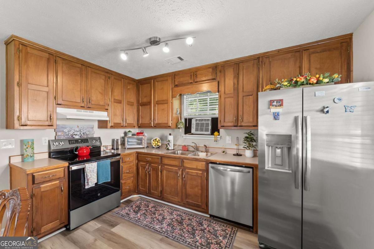 2560 Fairlane DR