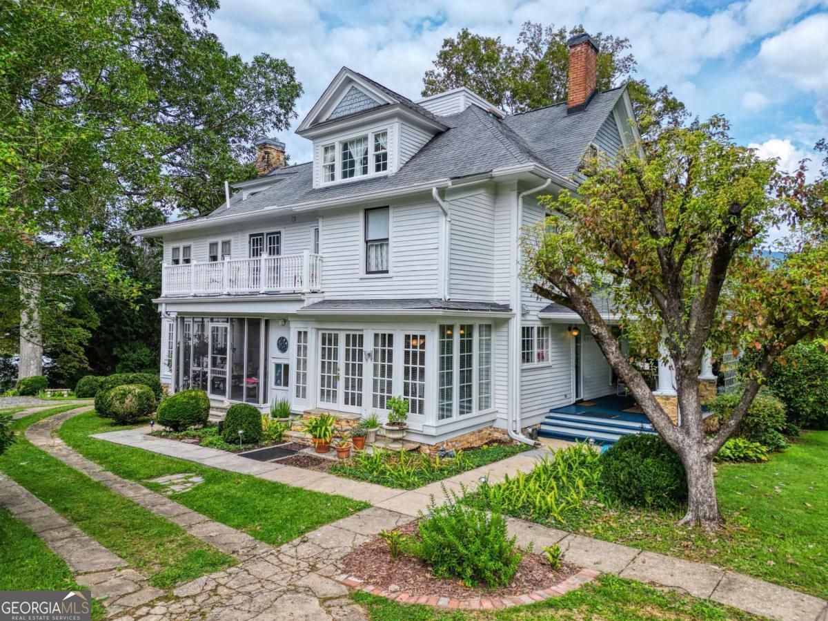 1194 Main ST