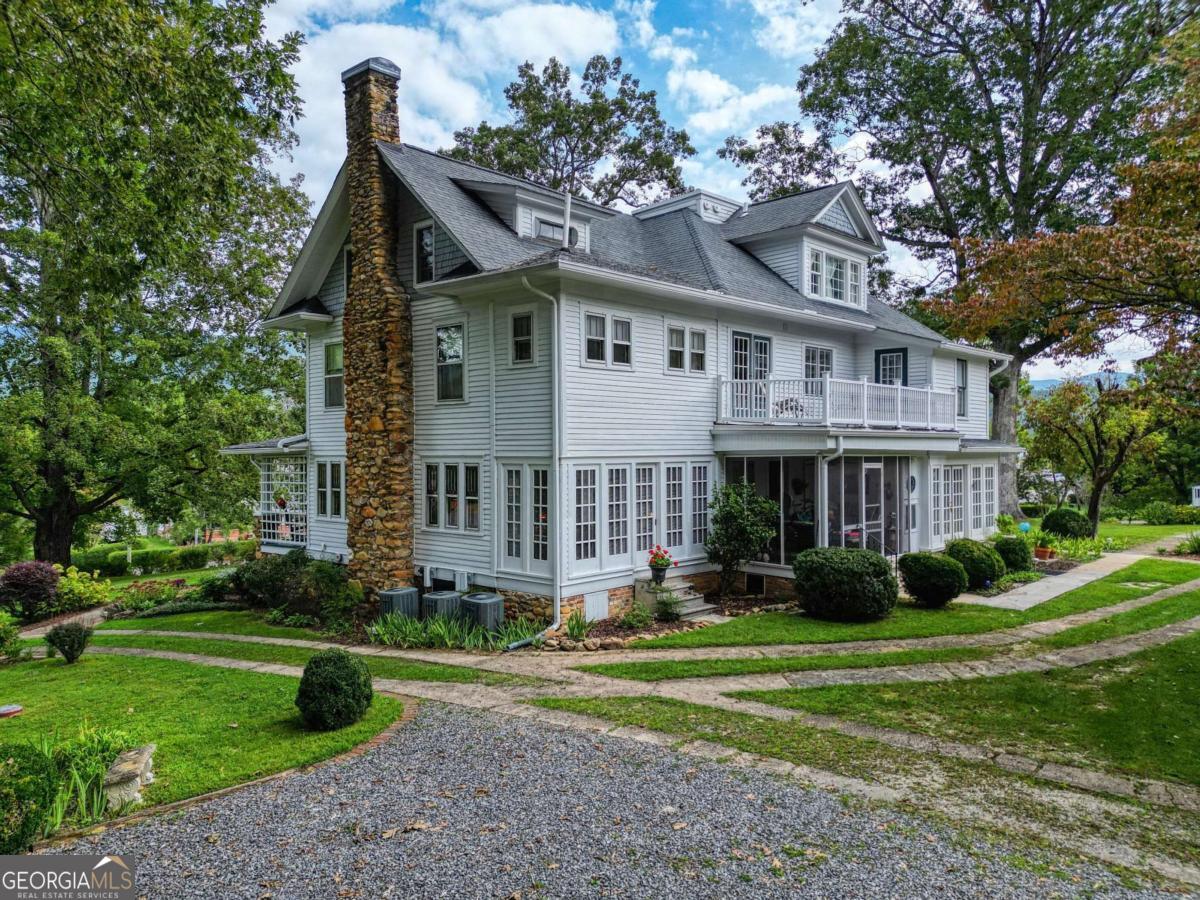 1194 Main ST