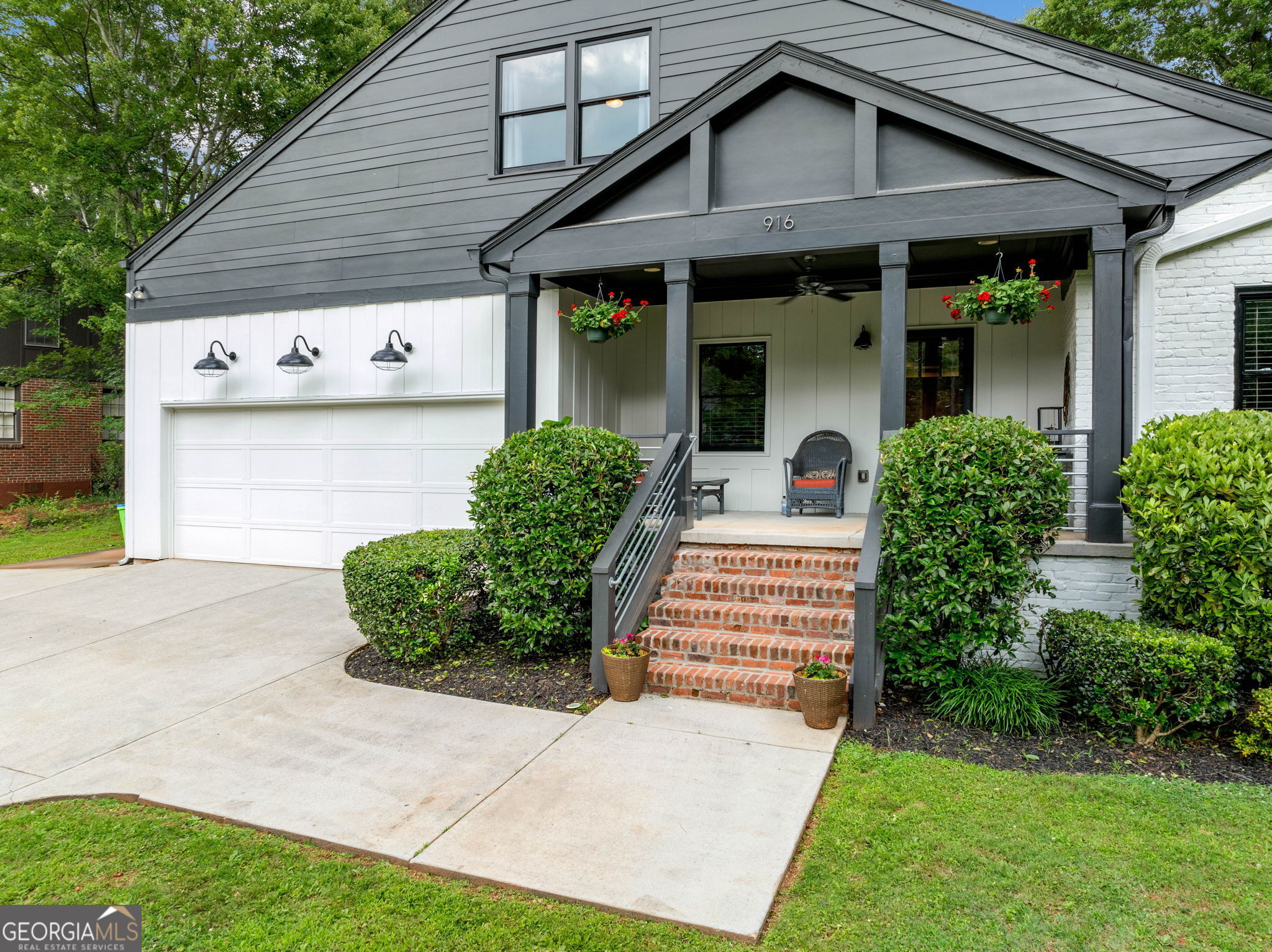 916 Stratford RD