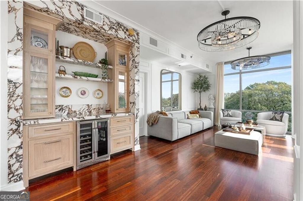 Photo of 905 Juniper Street NE #705, Atlanta, GA 30309 (MLS # 10650907)