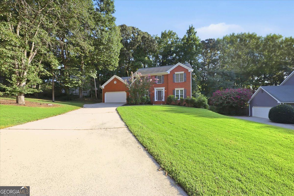 245 St Martins DR SE