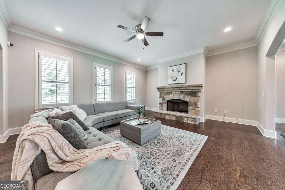 2423 Rosapenna LN NW