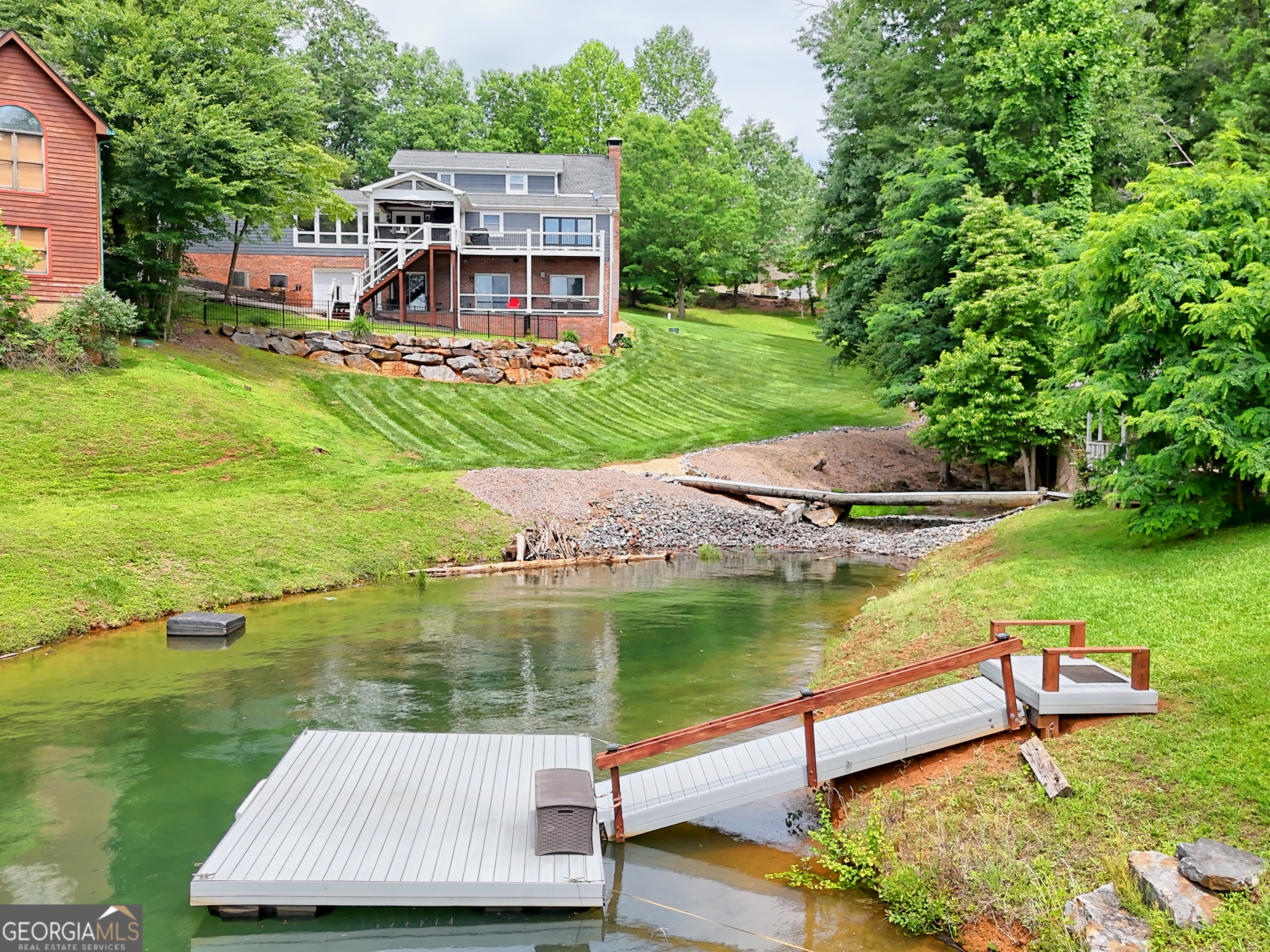 520 Long View DR