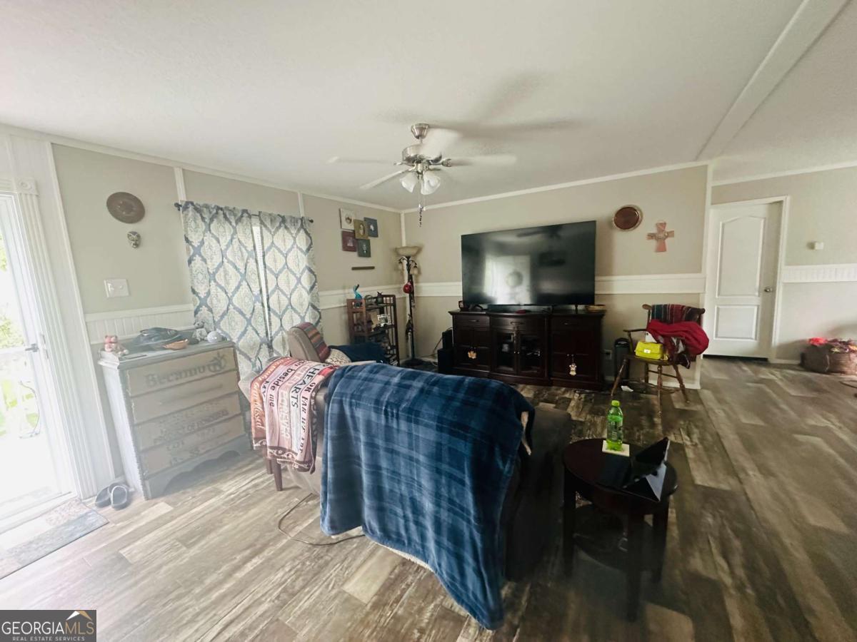 26 E Meadow LN