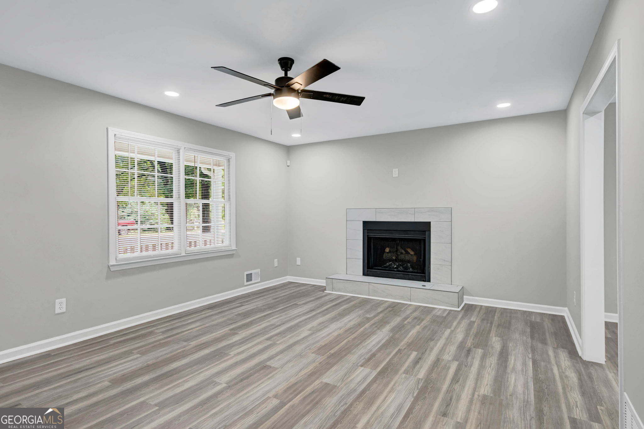 100 Russell DR