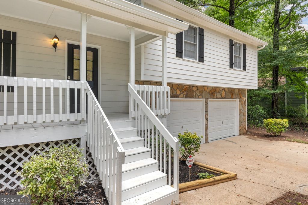 Photo of 100 Russell Drive, Hiram, GA 30141 (MLS # 10805666)
