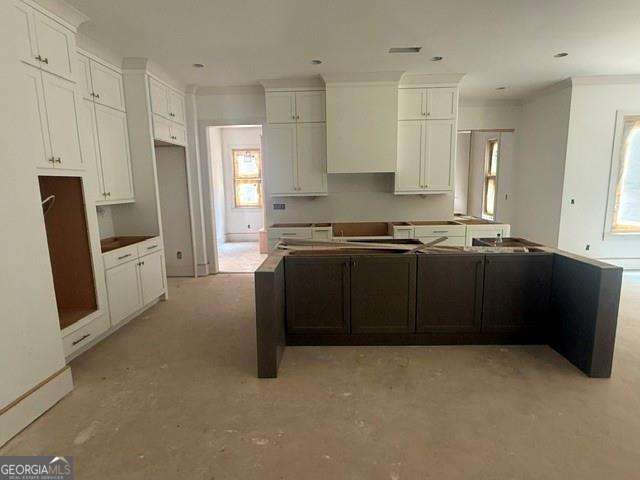 2932 Surrey LN