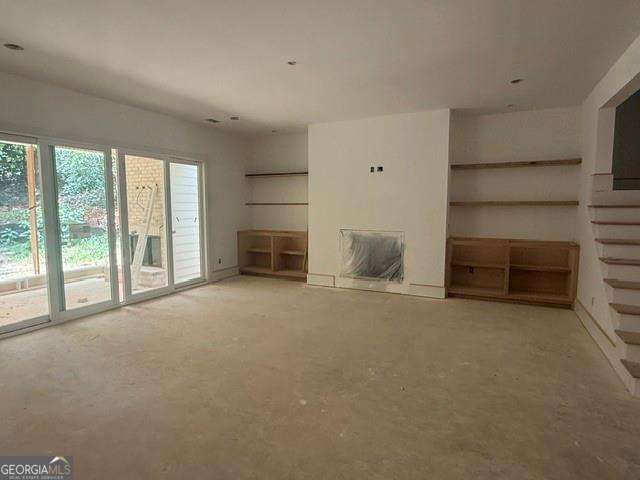2932 Surrey LN