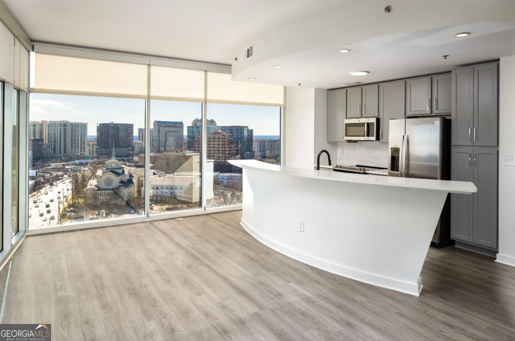 Photo of 3242 Peachtree Road NE #610, Atlanta, GA 30305 (MLS # 10880020)