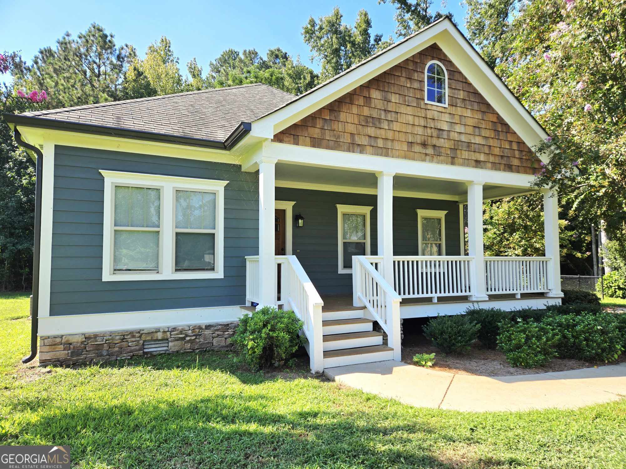 NEWLY Updated 3 Bedroom Home waiting for you and your family! *All Appliances and HVAC are Under a Year Old! Located in the sought after neighborhood of Royal Oaks, this beautiful updated home is what you have been looking for. Sitting on .89 acres, with a fenced in back yard, sit on the back deck and enjoy coffee in the morning while watching the wild life roam. PLUS, cozy up beside the wood burning fireplace on those cold winter evenings. You will instantly fall in love with this home's charm upon pulling into the driveway! Schedule your showing now!
